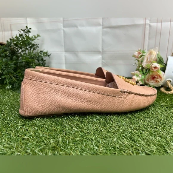 TORY BURCH EVERLY DRIVER LOAFER IN PINK MOON GOLD
BRASS LOGO SIZE 10.5 like new - Picture 7 of 17